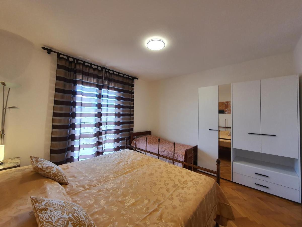 Apartments Luciana & Helena Pula Exterior foto
